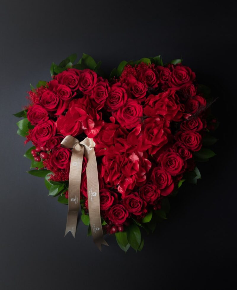 Triumph of Reds – Celebrate love with our collection of fresh red roses