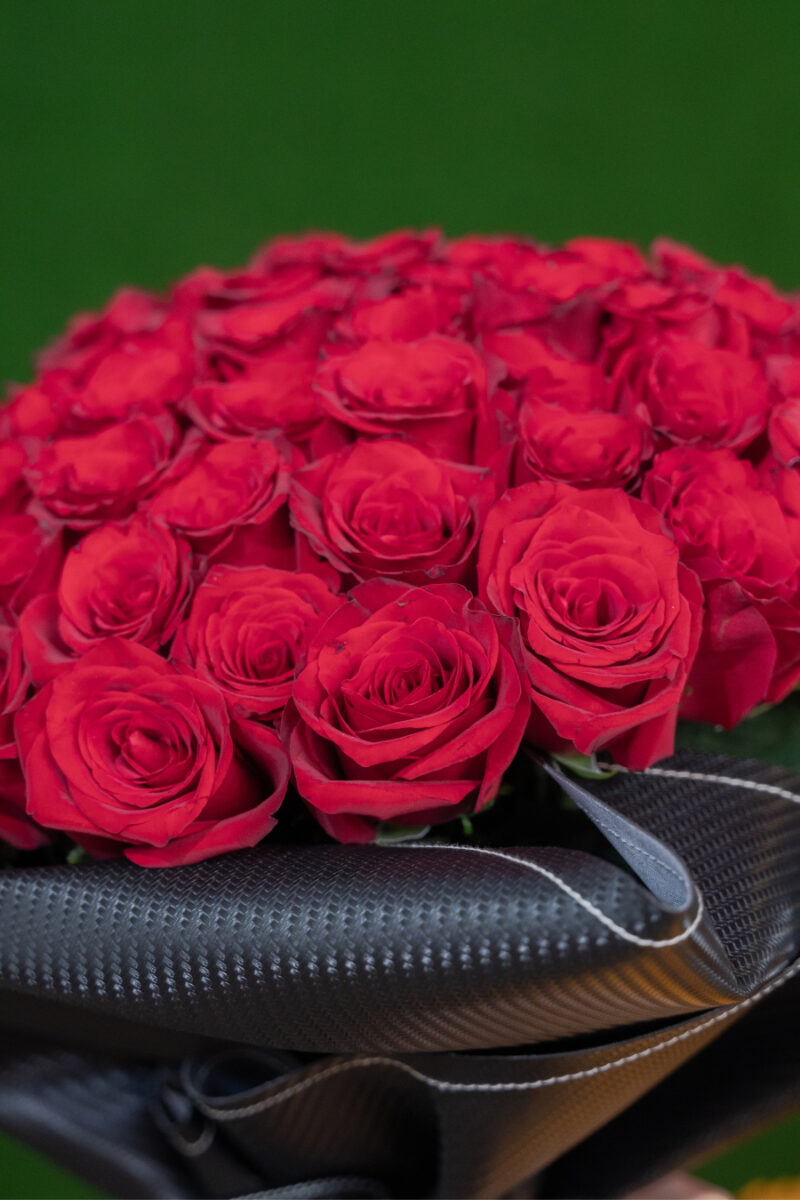 buy red roses karama