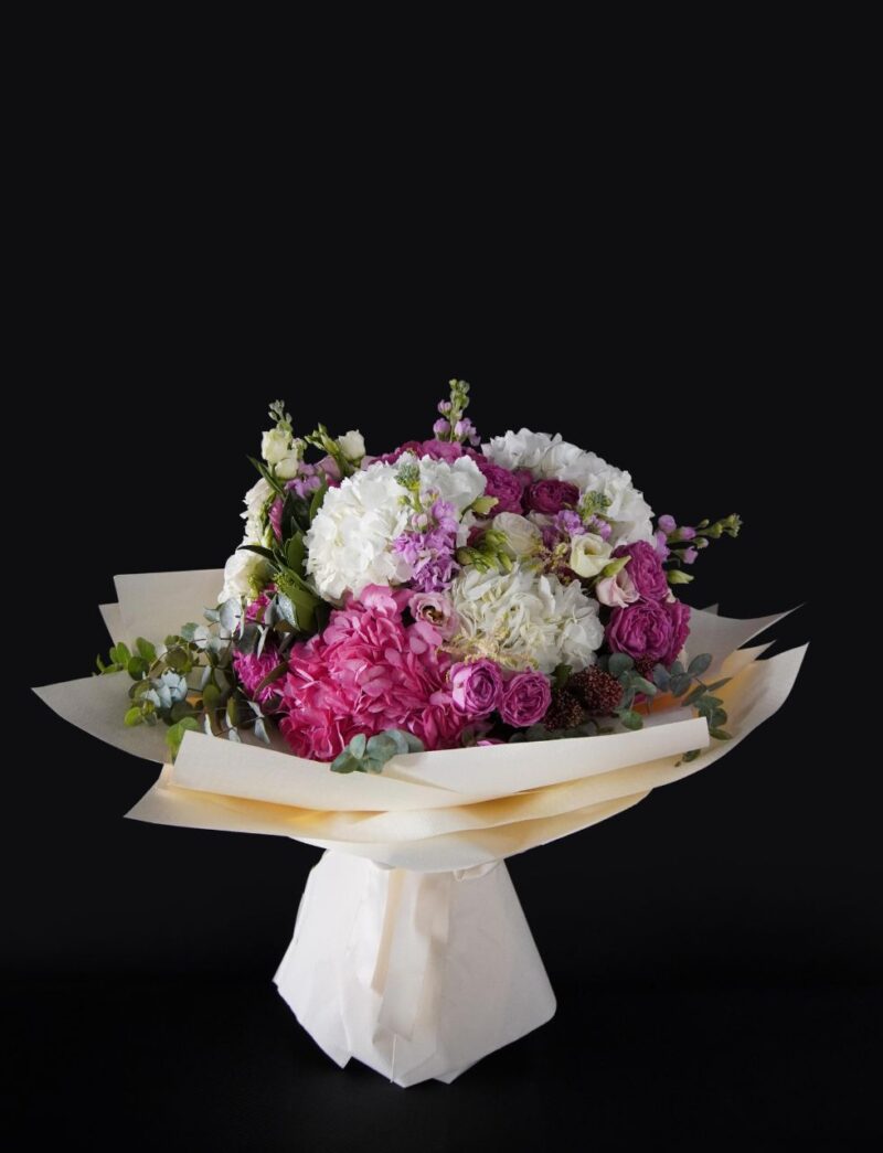 hydrangea and rose bouquet online Dubai