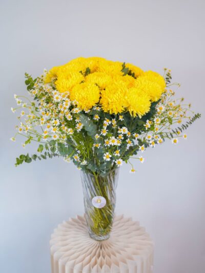 Yellow Chrysanthemums bouquets in uae