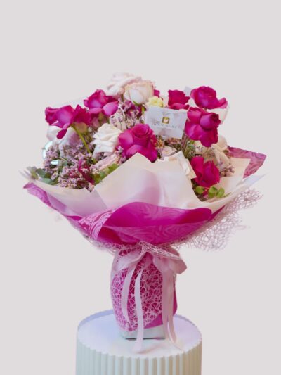 pink and white rose bouquet Dubai
