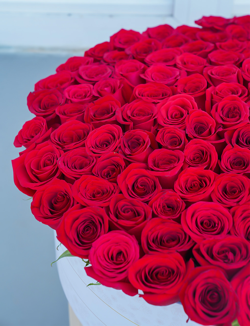Red Roses Arrangement as Valentine's Day Gift in Dubai