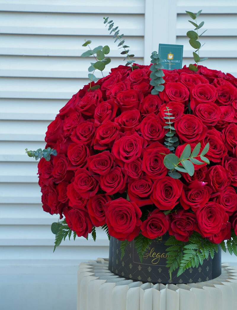 Deep Red Mini Roses Deep Red Roses in Hat Box - Flower Delivery UAE, Online Gift Shop Dubai ...