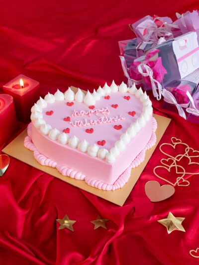 Cake delivery services in UAE for valentine's day gift